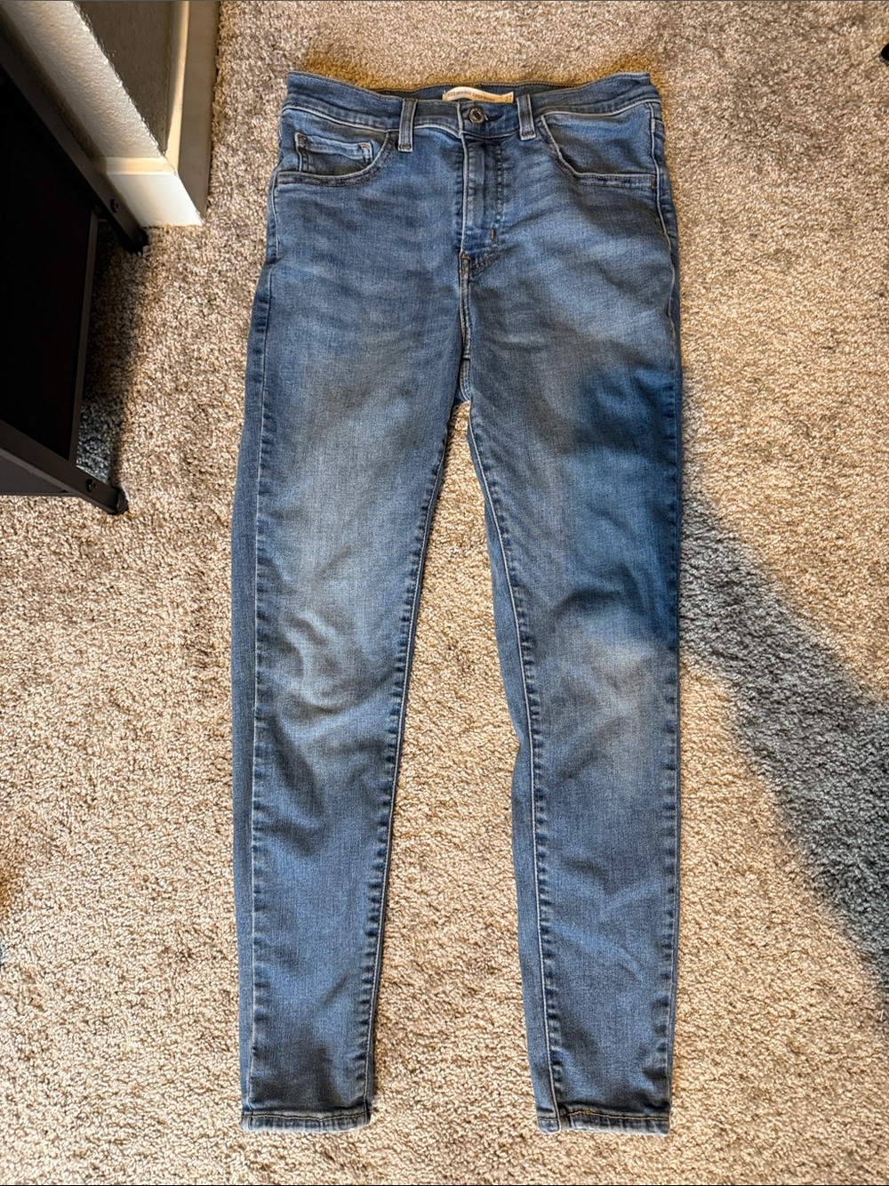 Levi's 720 High Rise Medium Wash Women's Skinny Jeans